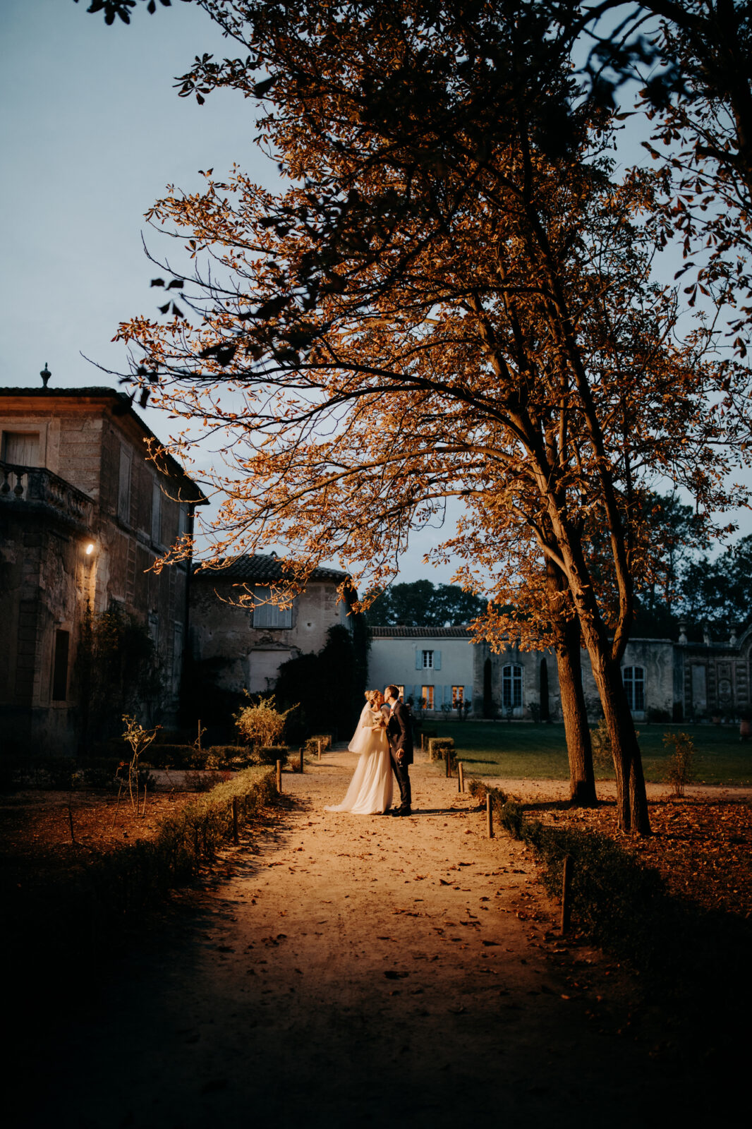 Château de la Mogère sous les feuilles d'automne – Ambiance féérique pour une réception de mariage haut de gamme, Montpellier