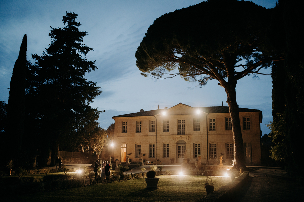 Château de la Mogère sous les lumières du soir – Ambiance féérique pour une réception de mariage haut de gamme, Montpellier