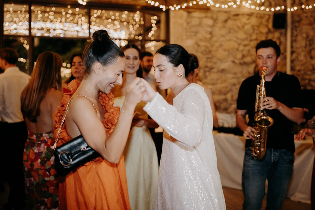 Photographe mariage Occitanie – soirée pleine d’énergie et de rires