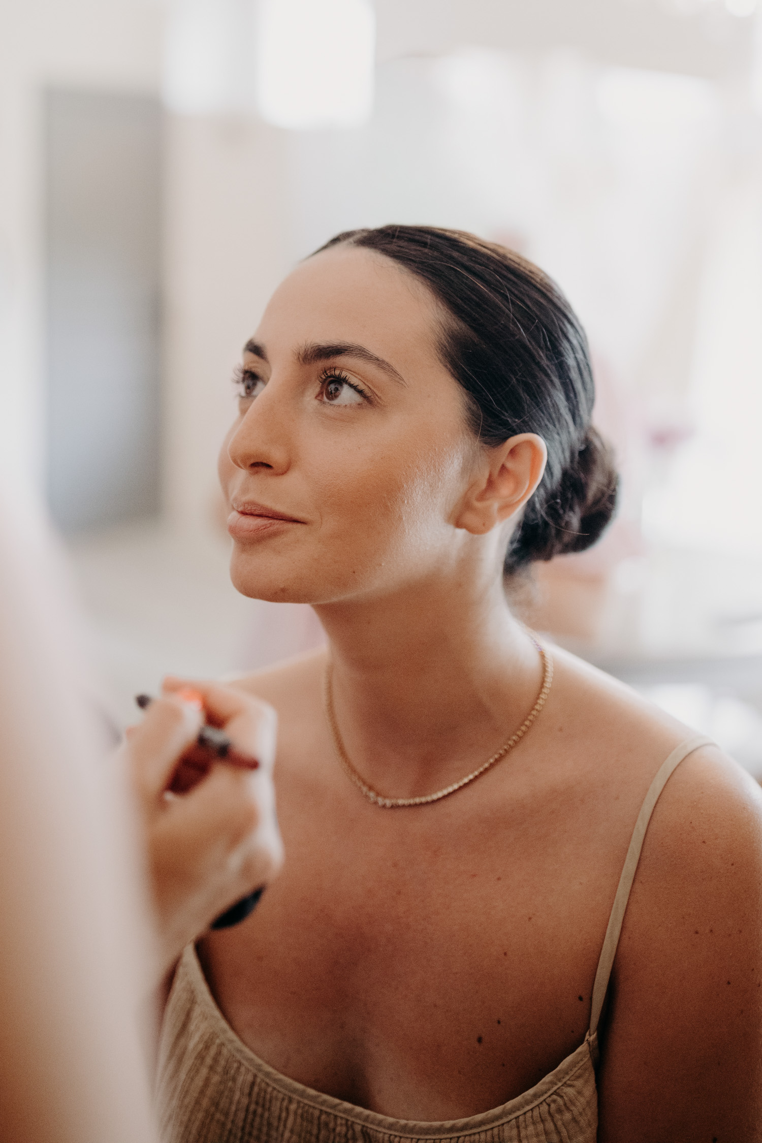 Les préparatifs de la mariée, maquillage par Marylin Institut