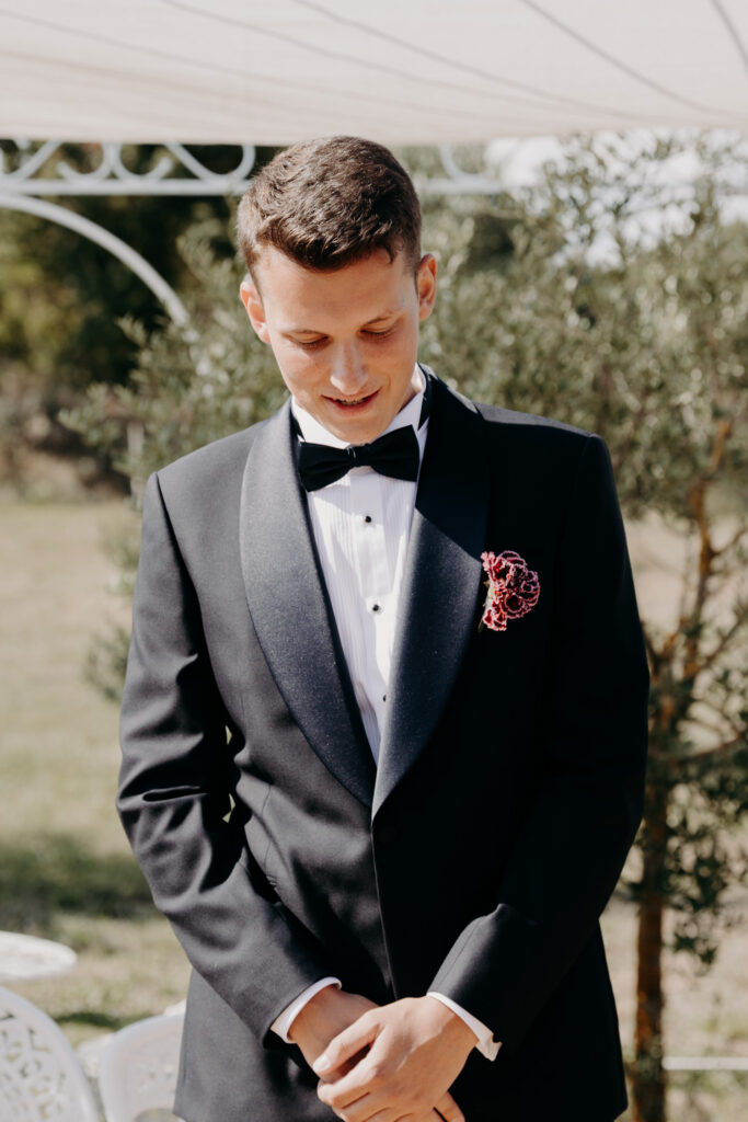 Photographe de mariage en Occitanie : l'attente du marié
