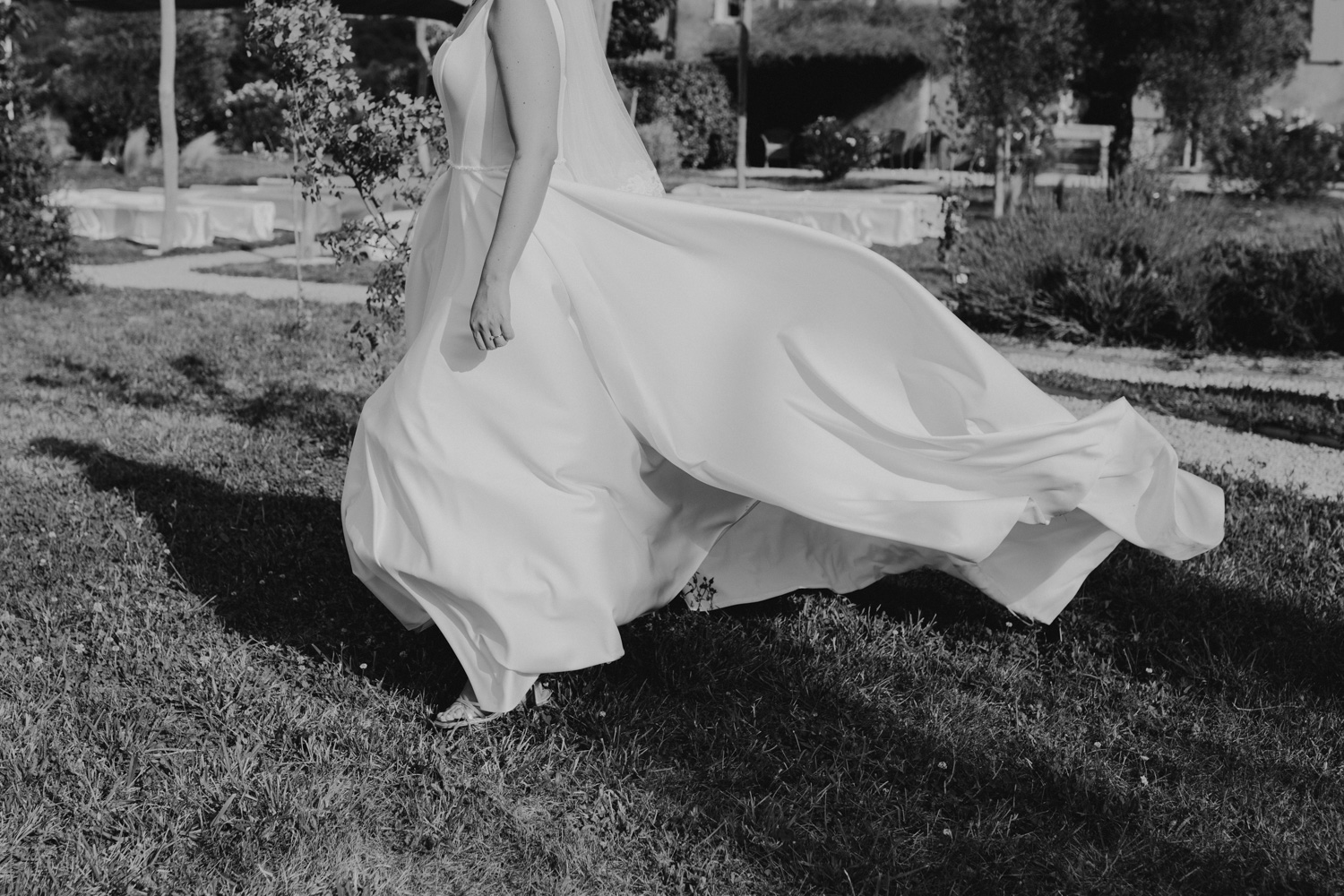Photographe mariage Montpellier : les details de la robe de mariée