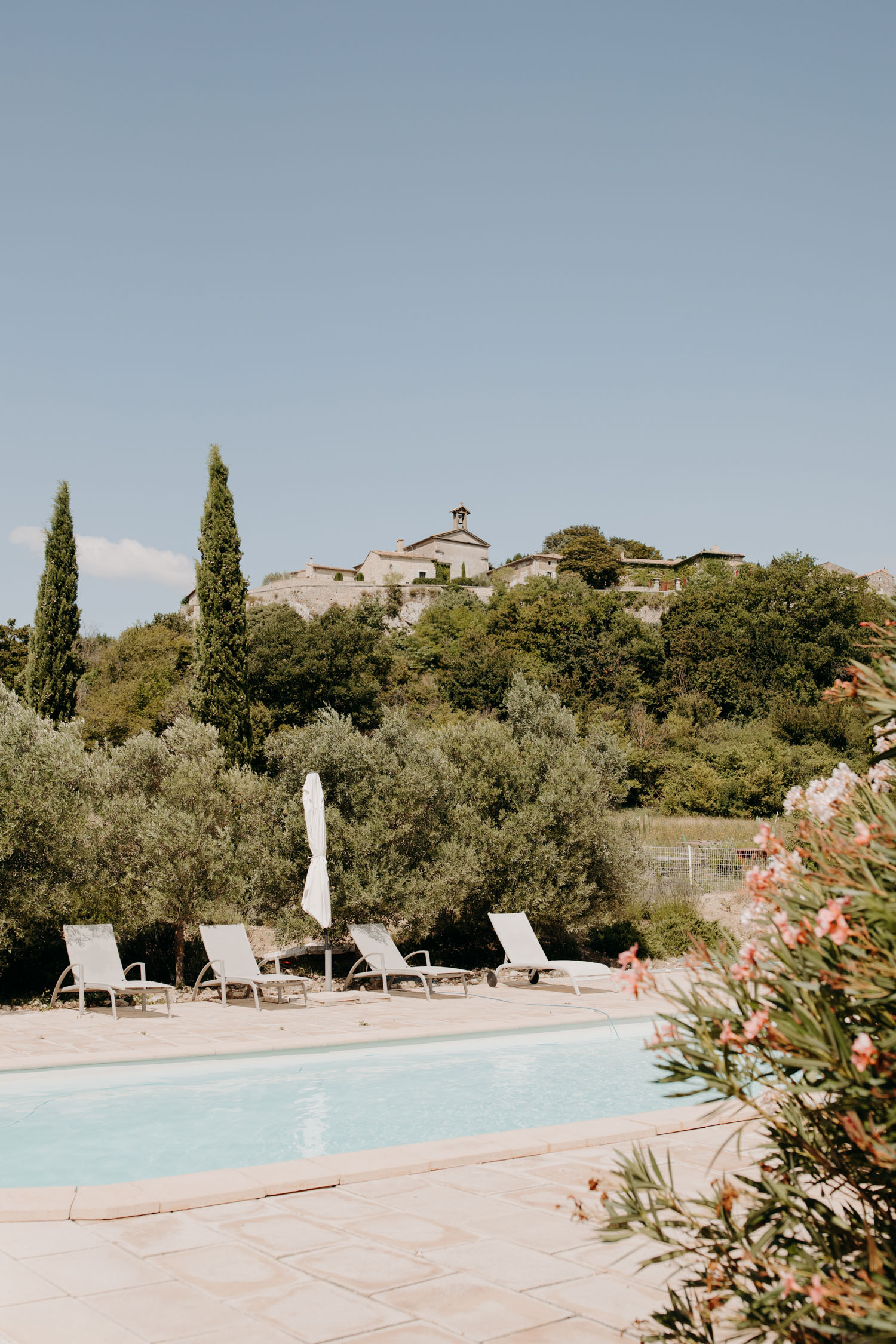Lieu de mariage en Occitanie à Uzes avec Piscine
