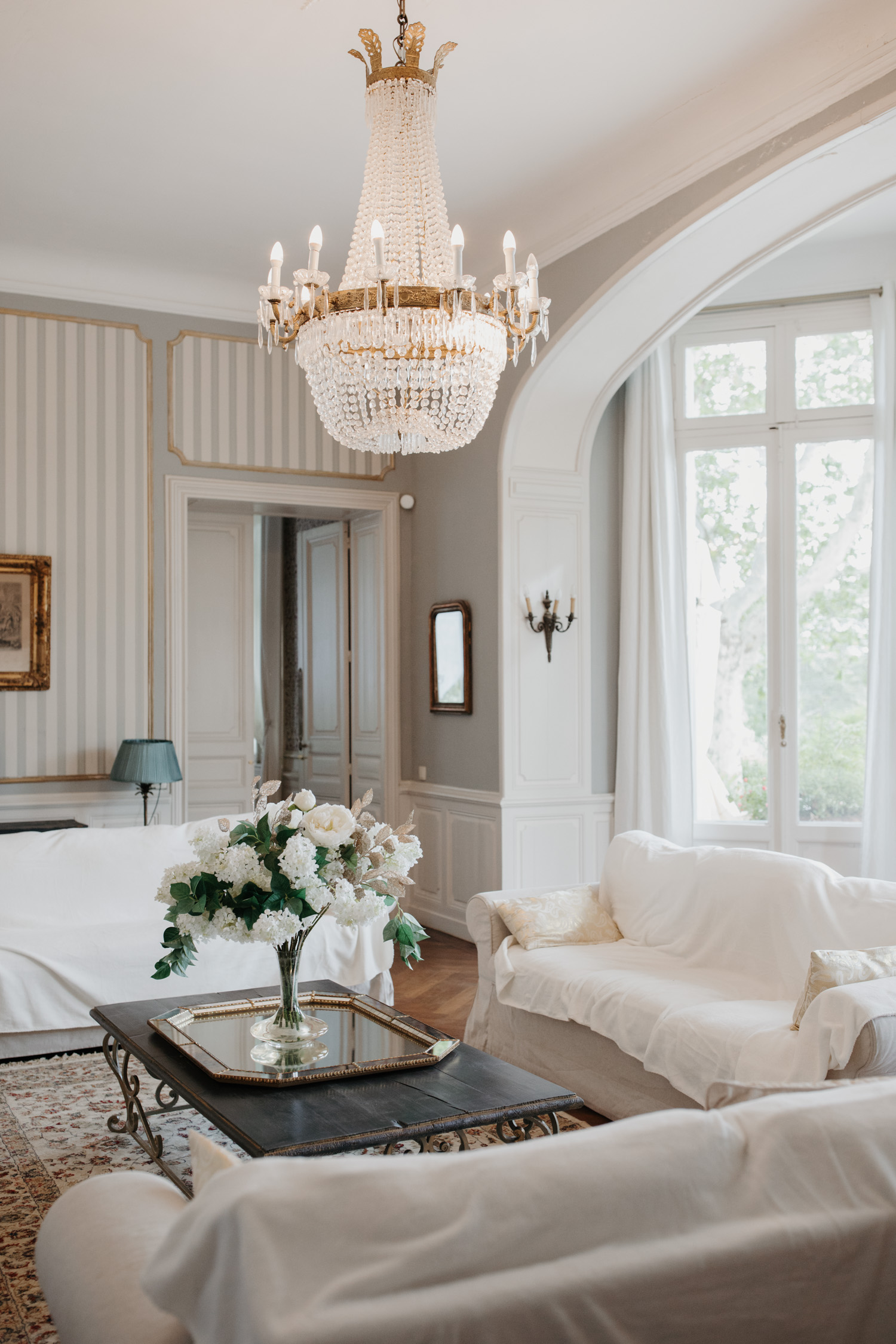 Salon luxueux du château de Malmont à coté de Montpellier, juste avant les preparatifs de la mariée